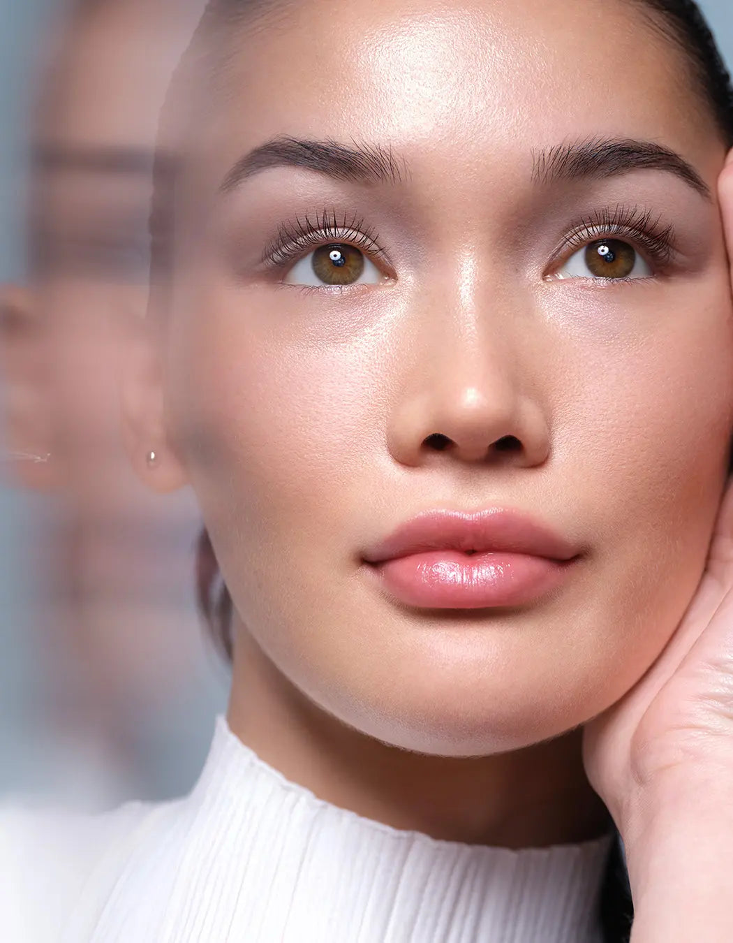 Model with long, defined lashes